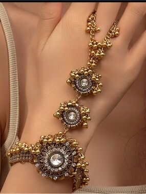 Elegant Vintage Inspired Finger Bracelet.